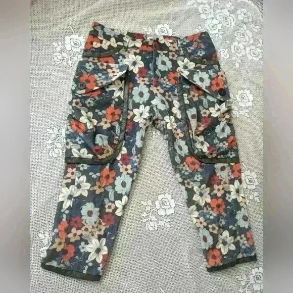 Velvet Florals Cargo Capris - Picture 3 of 7